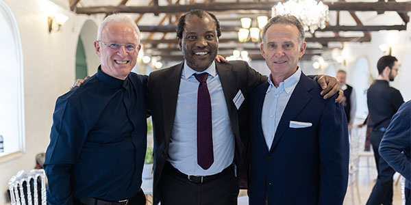 Wits VC Prof Zeblon Vilakazi with digital twins Arthur left and Charles Goldstuck 600x300
